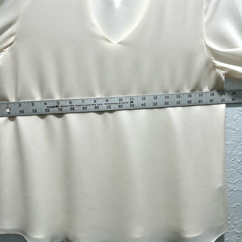 Naked Zebra Cream Ruffled Tie Front Blouse size L, great for work or an event - Picture 6 of 8